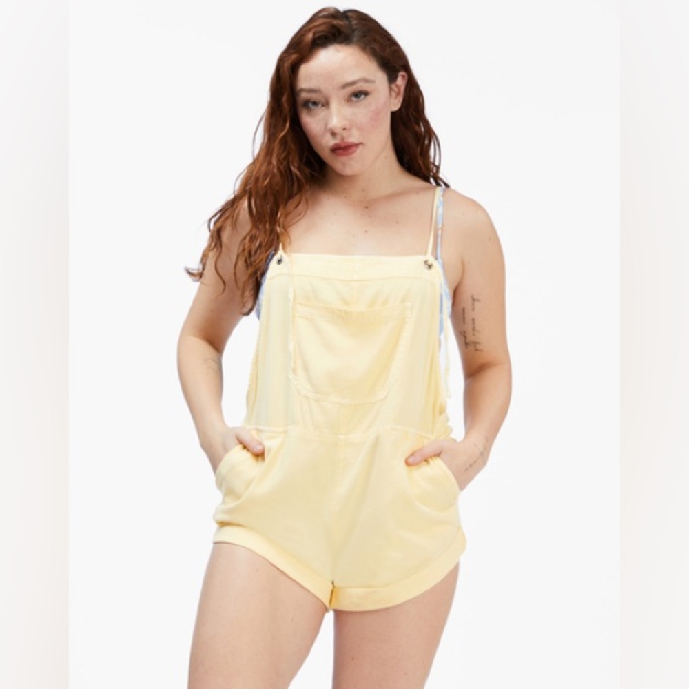 Billabong 🌞 - Wild Pursuit Short Overall Size: M
Color: BUTTERMILK